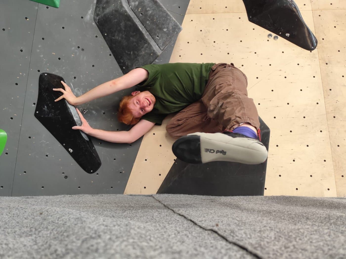 Tom na boulderingu